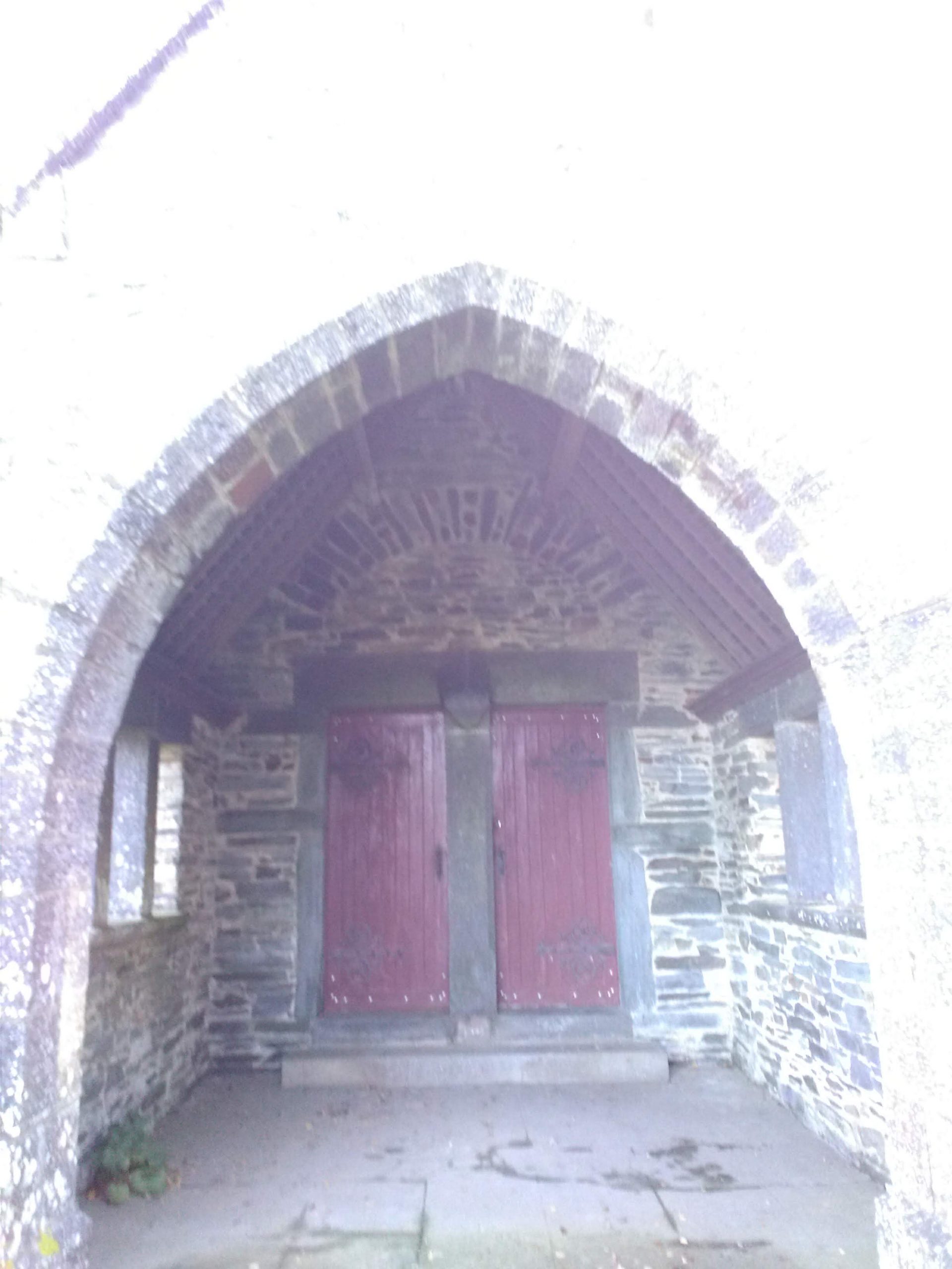 Le porche de la chapelle Saint Clément