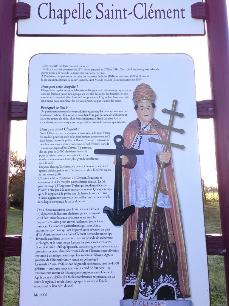 Panneau d'explications à propos de la chapelle Saint Clément