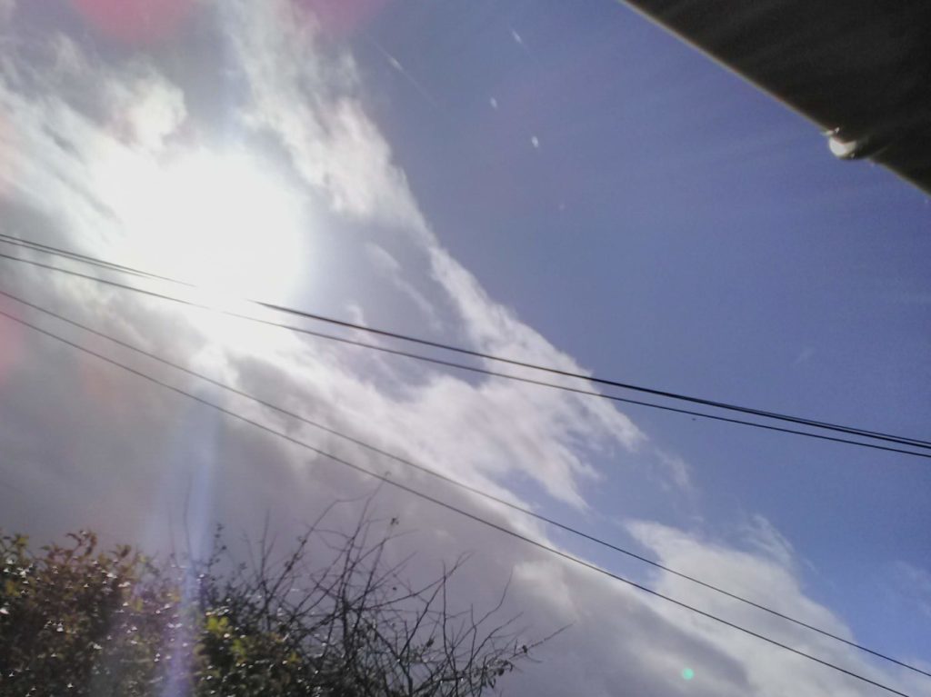 Nuage ayant la forme d'un dragon blanc Nuage ayant la forme d'un dragon blanc