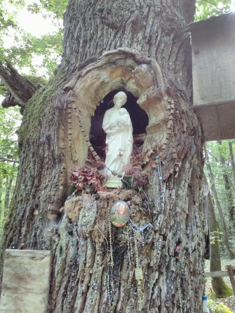 Statue de Saint Joseph, au Chêne aux Clous du Pâtisseau Statue de Saint Joseph, au Chêne aux Clous du Pâtisseau