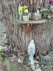 Statue de Marie de Lourdes, au Chêne aux Clous