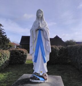 Statue de la Vierge Marie, à Saint-Michel-et-Chanveaux (49420)