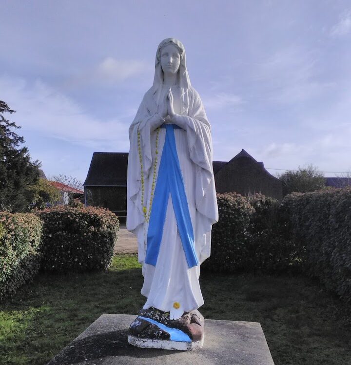 Statue de la Vierge Marie, à Saint-Michel-et-Chanveaux (49420)