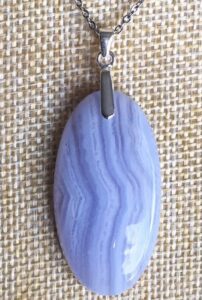 Pendentif en calcédoine bleue