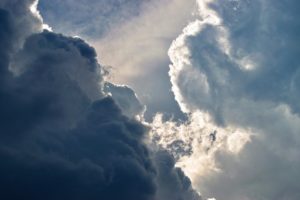 Nuages (cumulus), alternant entre Lumière et Ombre