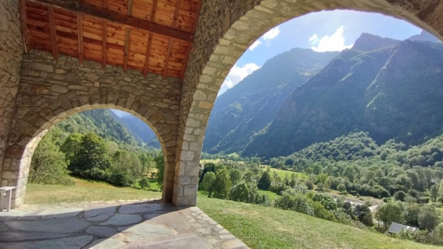 La voûte de la chapelle Notre Dame d'Artiguelongue, en vallée du Louron (Hautes-Pyrénées)