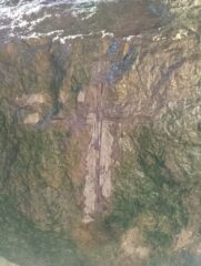 Une croix gravée dans la pierre à La Roche aux Fées Une croix gravée dans la pierre à La Roche aux Fées